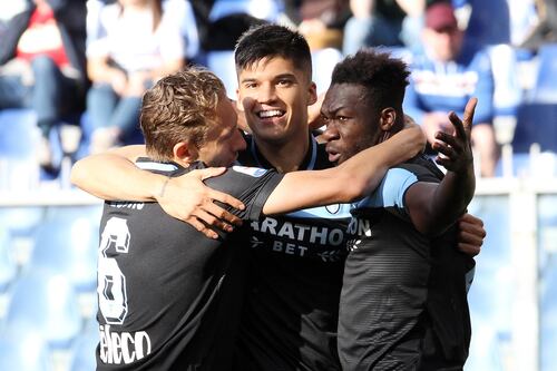 La doppietta di Caicedo espugna Marassi e rilancia la Lazio