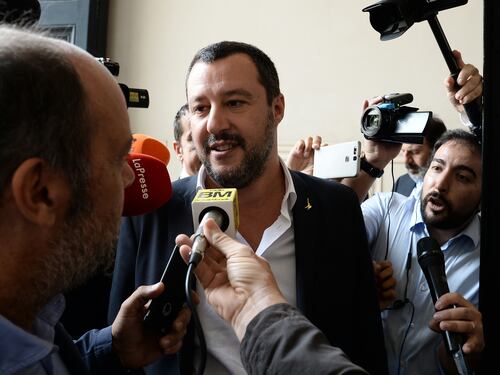 Salvini: avanti spediti su immigrazione Di Maio: reddito di cittadinanza solo agli italiani