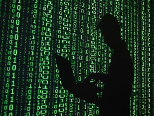 Hacker in Romania, prestanome in Italia: arresti e sequestri. Così succhiavano soldi a mezza Europa