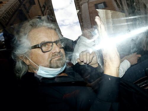 Incredibile Beppe Grillo. Vuole dettare legge in tv e dà lezioni ai giornalisti