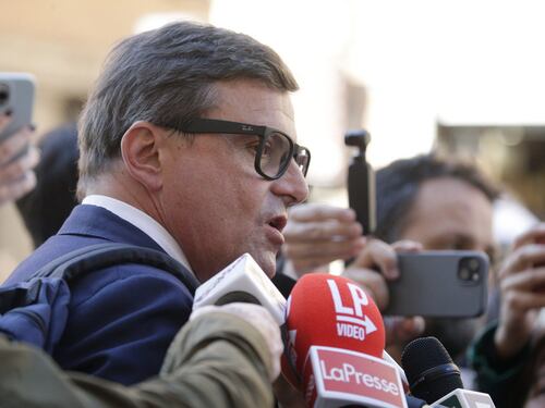 Calenda sconfessa la vice :"Non ci rappresenta:" Caos in Azione su Zan