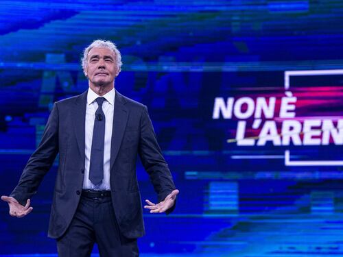 Niente addio a La7, per Massimo Giletti arriva il rinnovo biennale. Cambia il giorno di "Non è l’Arena"