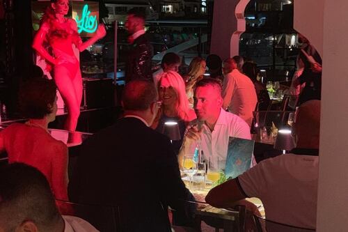 La movida di Di Maio, drink e ballerine in Costa Smeralda con la sua Virginia