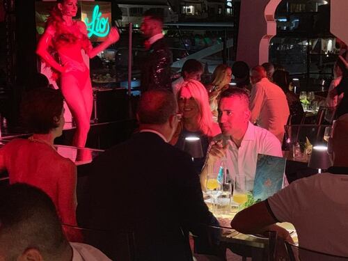 La movida di Di Maio, drink e ballerine in Costa Smeralda con la sua Virginia