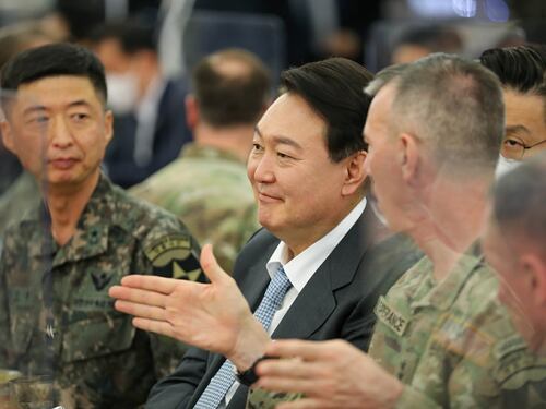La Corea del Sud entra nel centro di difesa cyber della Nato. La Cina: "Si rischia un'altra Ucraina"