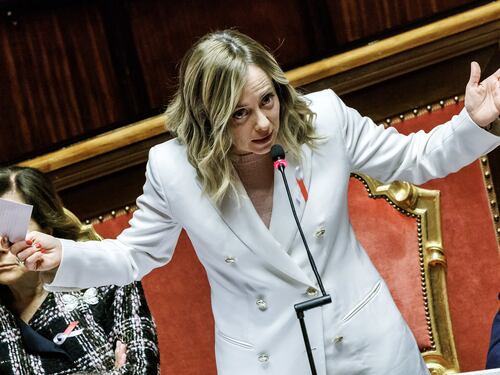 Governo, Meloni stende le opposizioni in Senato. Scontro di fuoco con Renzi