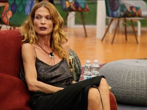 Walter Nudo spietato. E Jane Alexander si sente male
