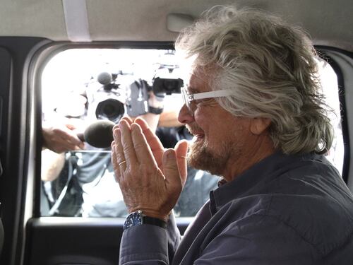 Beppe Grillo fonda la Chiesa dell’Altrove e si auto-nomina “Elevato”