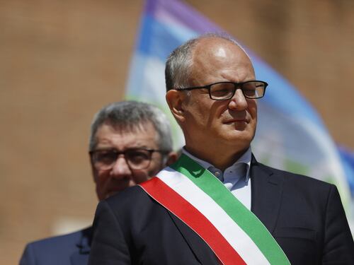 Roma, Piano Casa da scandalo: Gualtieri fa un regalo agli abusivi
