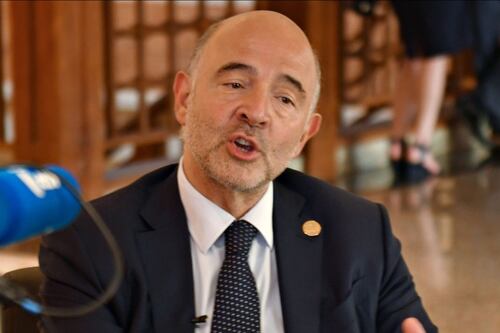 L'Ue prende a schiaffi l'Italia: "Una deviazione senza precedenti"