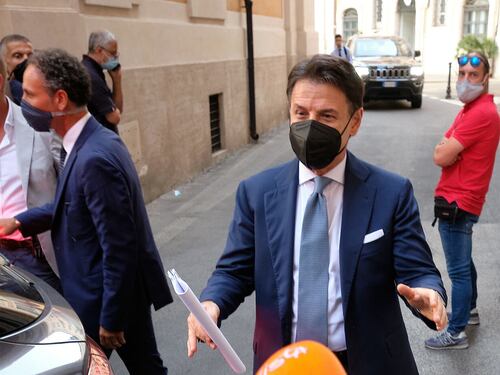 M5S, il sondaggio Swg mette paura a Beppe Grillo: Giuseppe Conte leader del MoVimento