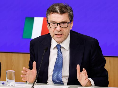 Superbonus, la stangata di Conte. La ricetta Giorgetti: "No alla manovra bis"