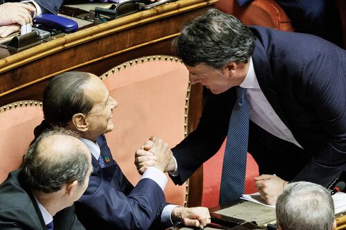 Berlusconi chiama Renzi: il corteggiamento serrato all’ex nemico
