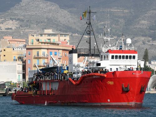 Migranti, i dati Frontex sul crollo degli sbarchi premiano Meloni. “Strategia vincente”