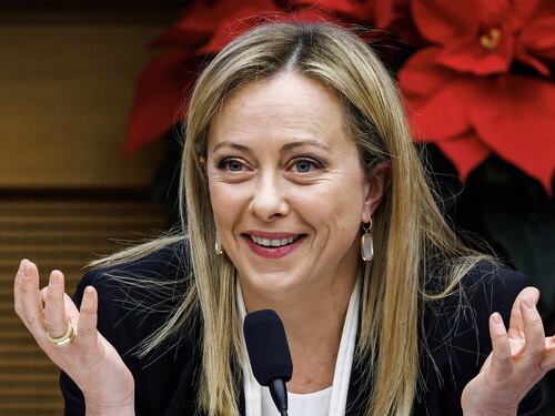 Meloni umilia Conte: "Perché voglio ringraziarlo", siluro in conferenza stampa