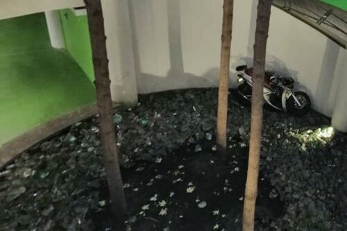 Sbanda con lo scooter e precipita in un garage: 36enne in fin di vita