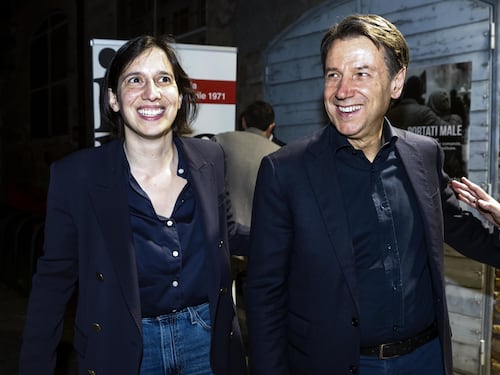 Primarie, da cinema Lavitola a cinema Pd-M5S. L’opposizione non ne azzecca una