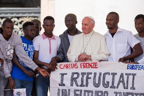 Papa Francesco "scaricato" pure dalla Caritas