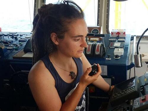 Sea Watch, la capitana è indagata. Conte: Paesi Ue pronti a prendere i migranti