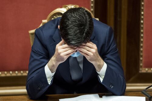 Governo nel caos, il ministro Speranza finisce nel mirino dei Cinque Stelle