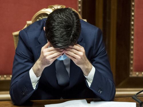 Governo nel caos, il ministro Speranza finisce nel mirino dei Cinque Stelle