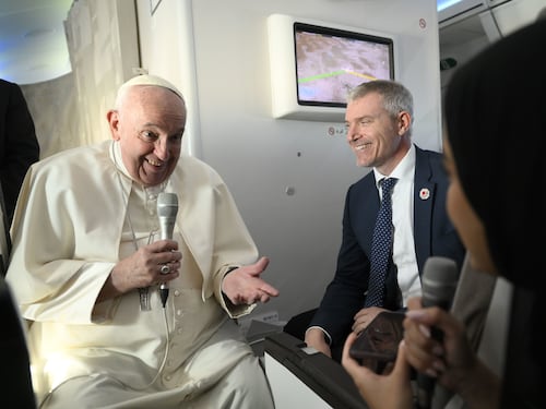 Panico in Vaticano. La svolta "meloniana" del Papa manda in tilt la Cei