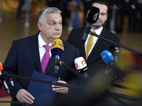 Consiglio Ue, ok ai negoziati per Ucraina e Moldavia. Orban strappa ma niente veto