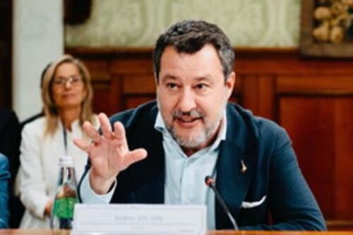 Salvini in Francia piace più di Macron. E ora a Parigi trema pure il governo