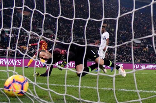 La Roma rimonta due volte. Pari con l'Inter tra Var e polemiche