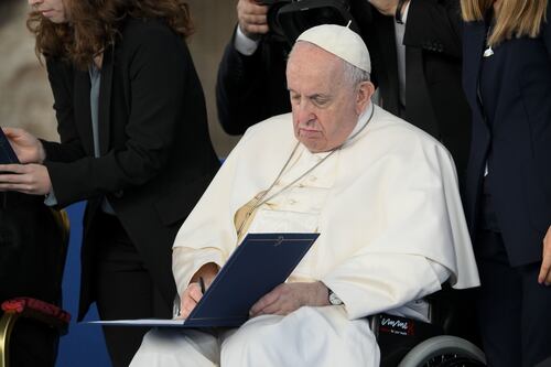 Vaticano, l’eredità di Bergoglio è una Chiesa in default: troppi i debiti e manca la liquidità