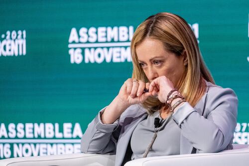 L'ira di Giorgia Meloni che boccia Silvio Berlusconi al Colle: "Tratta col Pd che non lo vuole"