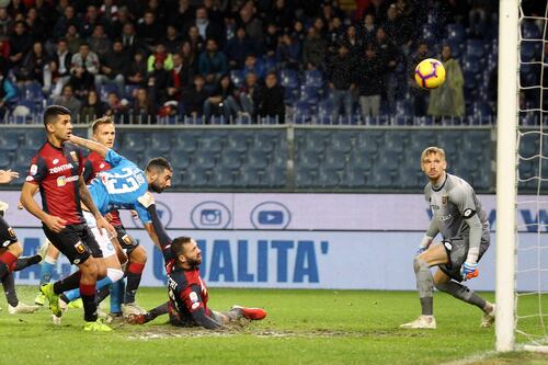 Il Napoli ribalta il Genoa sotto la pioggia di Marassi