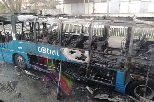 Bus Cotral in fiamme in via Tiburtina. Traffico in tilt