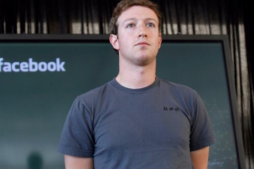Zuckerberg cambia idea su Facebook e le bufale online