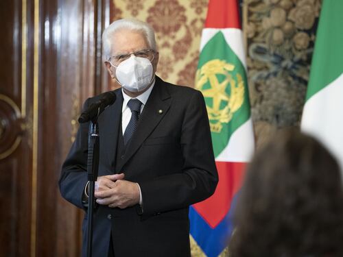 Coronavirus in Quirinale, lo chef del presidente Mattarella è positivo: raffica di tamponi