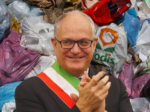 Invasione di rifiuti, Roma non cambia. Roberto Gualtieri pare Virginia Raggi: non risolverà il problema