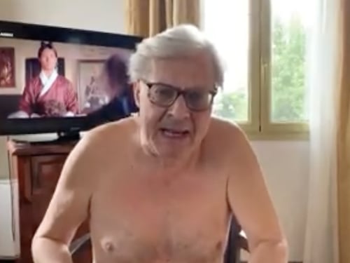 Vittorio Sgarbi nudo asfalta Silvestri. Duello dopo l'intervista a Il Tempo