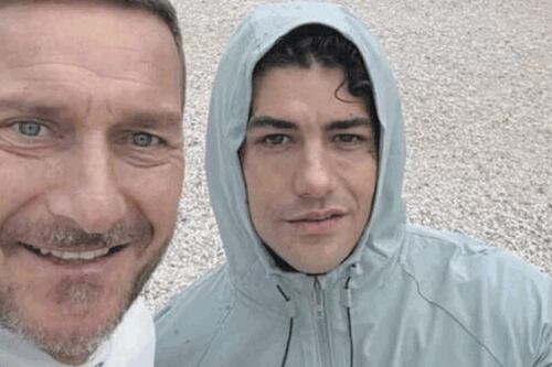 Totti e Tony Effe, duetto al Circo Massimo: cosa fanno a Gualtieri