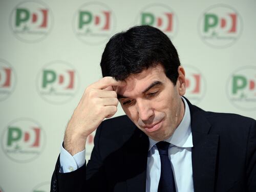 "Governo Lega-M5S un pericolo." Il Pd apre all'inciucio