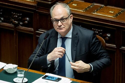 Così il ministro Gualtieri accusa le banche: non arrivano soldi, colpa loro