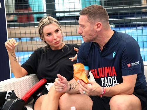 Totti e Noemi a Venezia: "Prove di nozze o invitati di Bezos?". Social impazziti