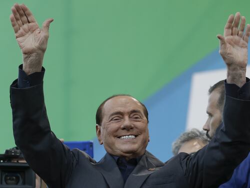 Silvio Berlusconi ad Atreju: "Basta aggredire gli avversari". Ed elogia gli italiani sul vaccino