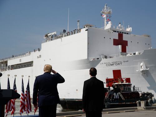 L'America piegata dal coronavirus. Ma Trump non chiude New York