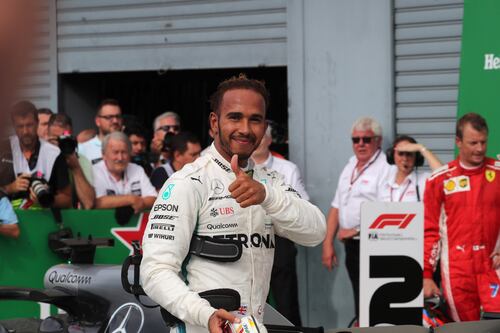 Hamilton beffa le Ferrari e vince davanti a Raikkonen
