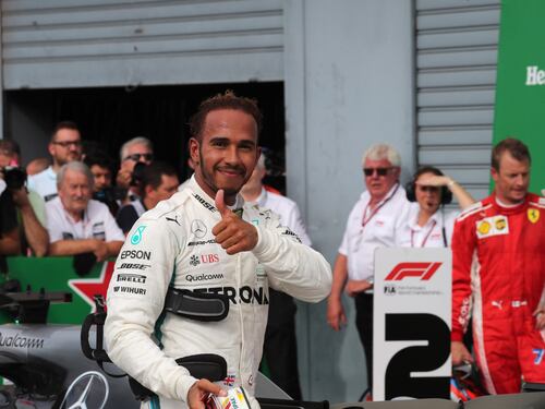 Hamilton beffa le Ferrari e vince davanti a Raikkonen