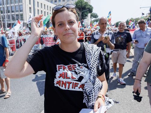 Ilaria Salis, al voto oggi la relazione che la inchioda. “Ecco i motivi per cui le va tolta l’immunità”
