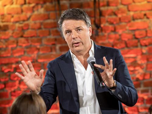 “Non è più all'opposizione". Guerra senza tregua tra Renzi e il Pd: stampella di Meloni