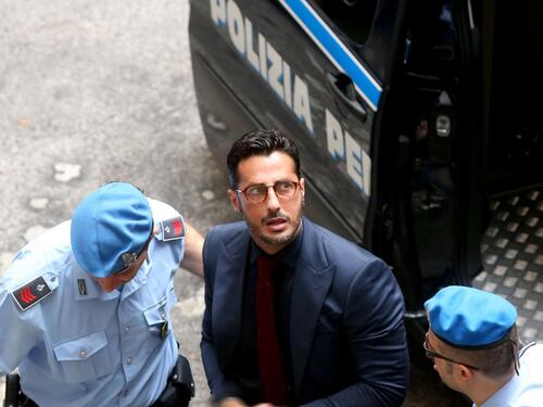 Corona, il pm chiede 5 anni. Lui grida: vergogna