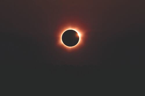 E la luna bussò alle porte del sole: oggi l’eclisse del secolo ma in Italia non sarà totale