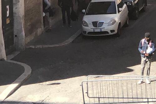 Coronavirus, toh chi si rivede. Tutti in fila al Centro Astalli